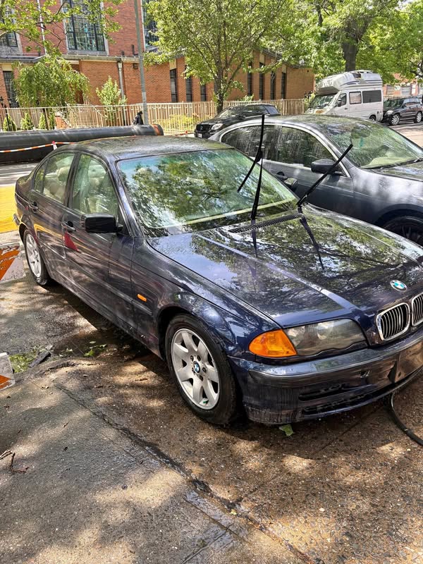 2001 BMW 3 Series - 325i Sedan 4D