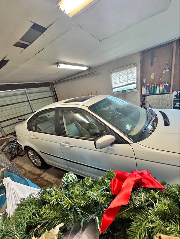 2001 BMW 3 Series - 325i Sedan 4D