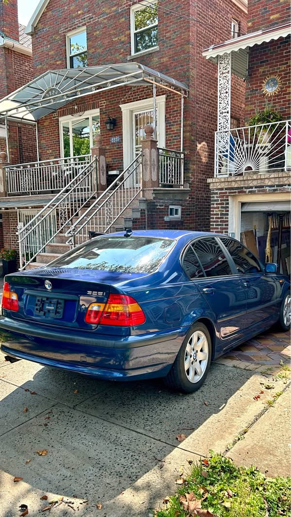 2004 BMW 3 Series - 325i Sedan 4D