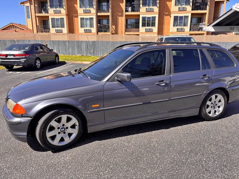 2000 BMW 3 Series - 323i Wagon 4D