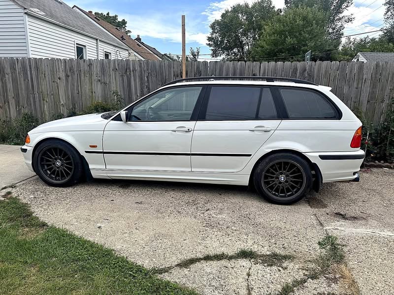 2000 BMW 3 Series - 323i Wagon 4D