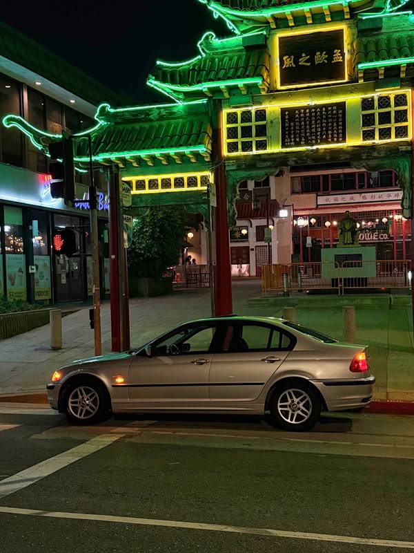 2001 BMW 3 Series - 325i Sedan 4D