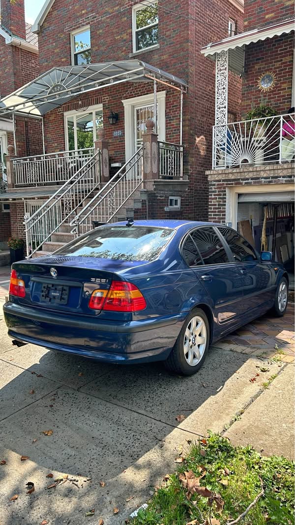 2004 BMW 3 Series - 325i Sedan 4D