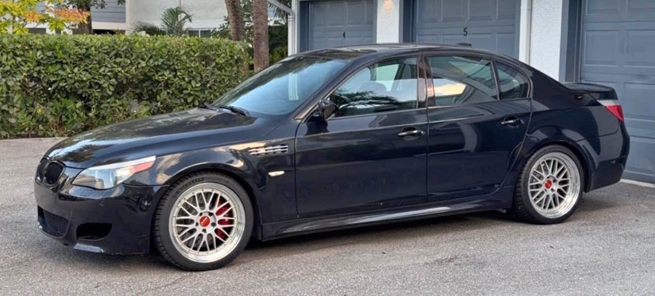 2006 BMW M5 - Sedan 4D
