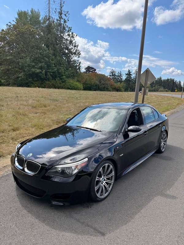 2006 BMW M5 - Sedan 4D