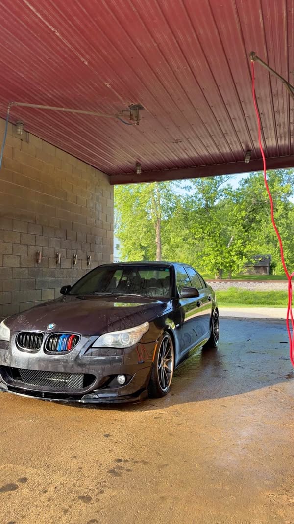 2010 BMW M5 - Sedan 4D