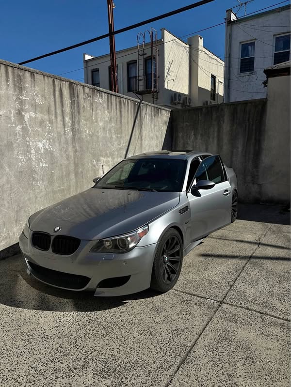 2006 BMW M5 - Sedan 4D