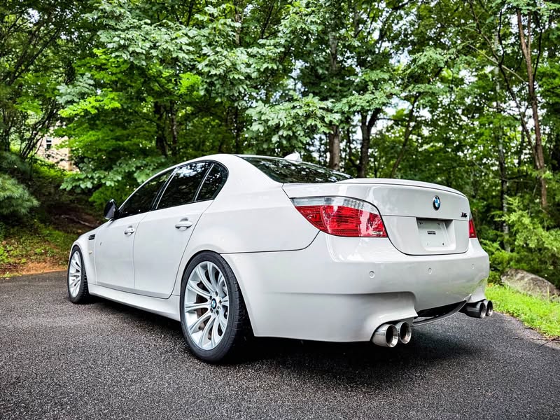 2006 BMW M5 - Sedan 4D