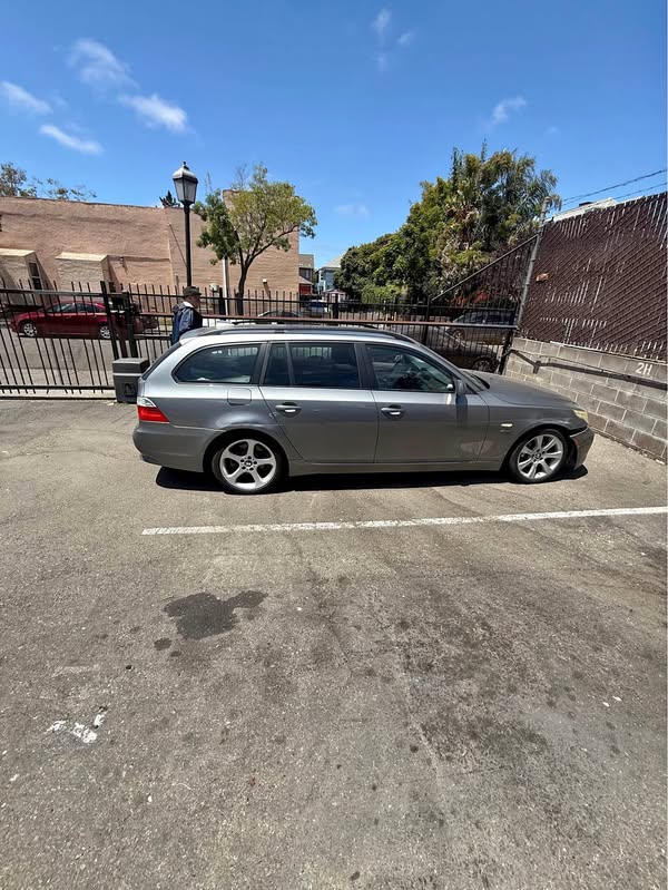 2009 BMW 5 Series - 525i Touring Wagon 4D