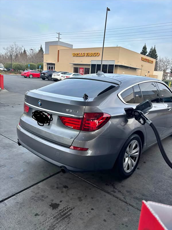 2010 BMW 5 Series - 525i Touring Wagon 4D