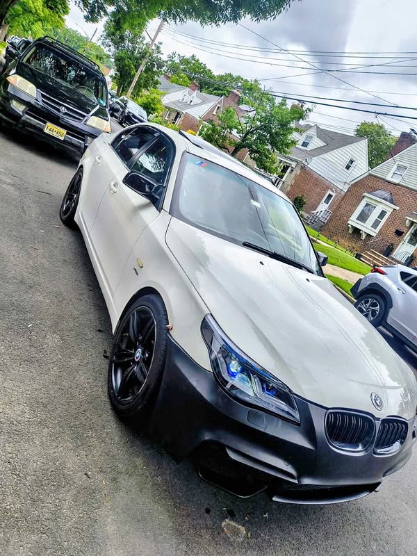 2009 BMW 5 Series - 528i xDrive Sedan 4D