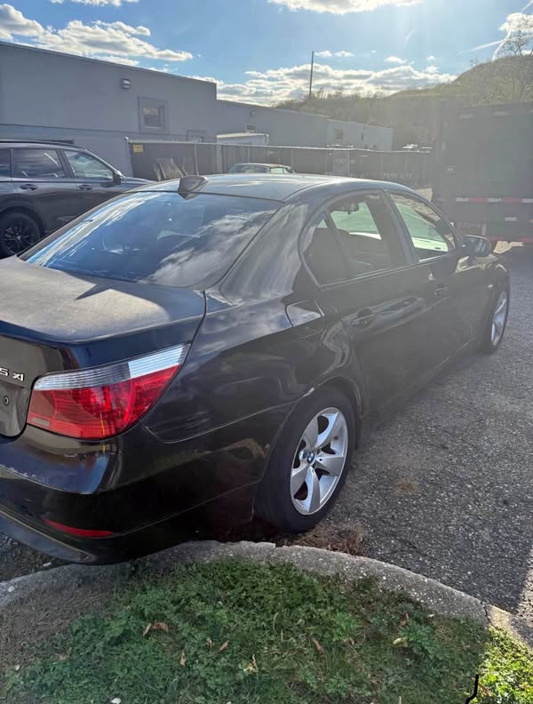 2007 BMW 5 Series - 525xi Sedan 4D