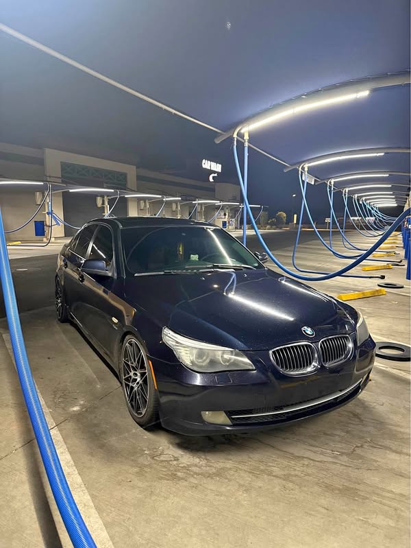 2010 BMW 5 Series - 528i xDrive Sedan 4D