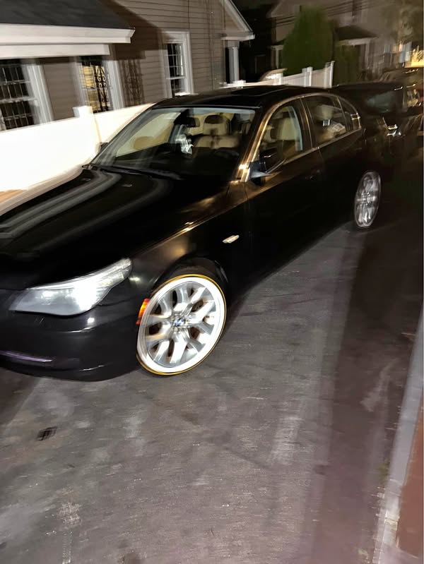 2010 BMW 5 Series - 528xi Sedan 4D