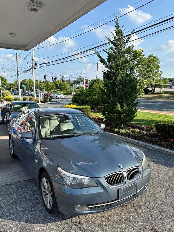 2010 BMW 5 Series - 528xi Sedan 4D