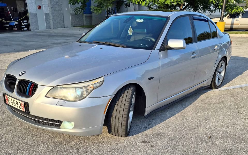 2010 BMW 5 Series 528i Sedan 4D