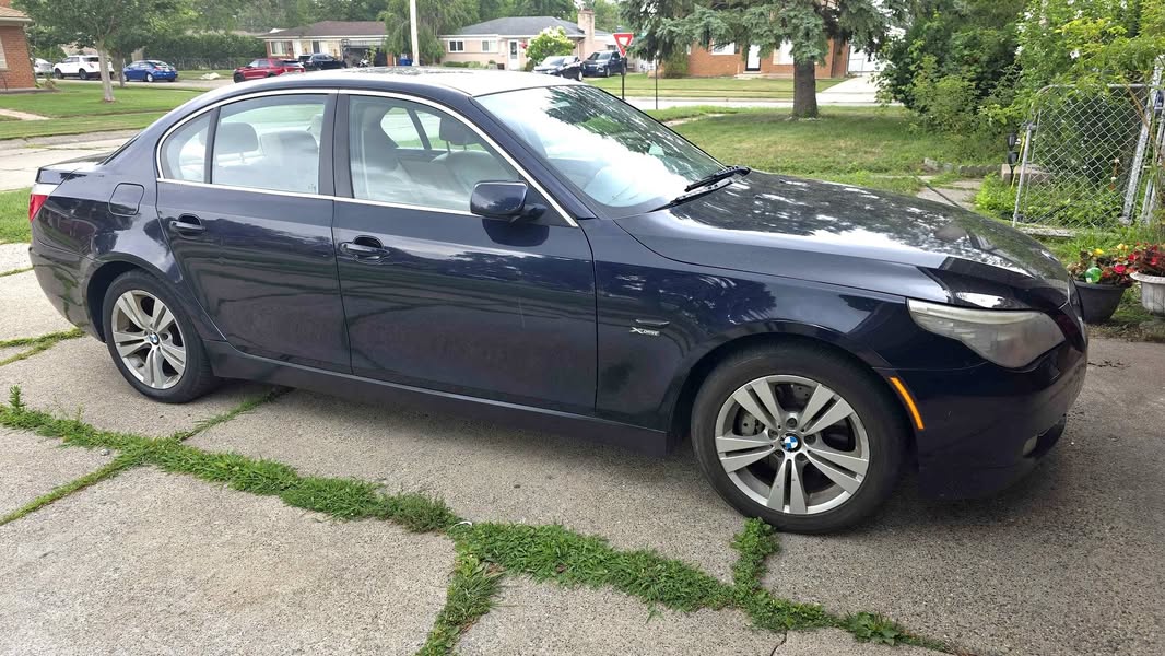 2009 BMW 5 Series - 528xi Sedan 4D