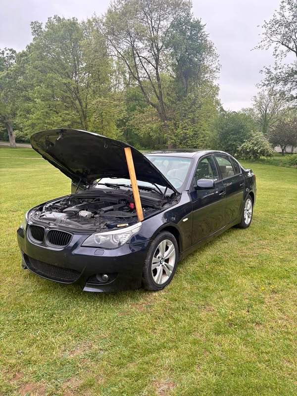 2010 BMW 5 Series - 528xi Sedan 4D