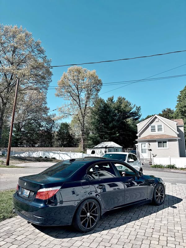 2010 BMW 5 Series - 528i xDrive Sedan 4D