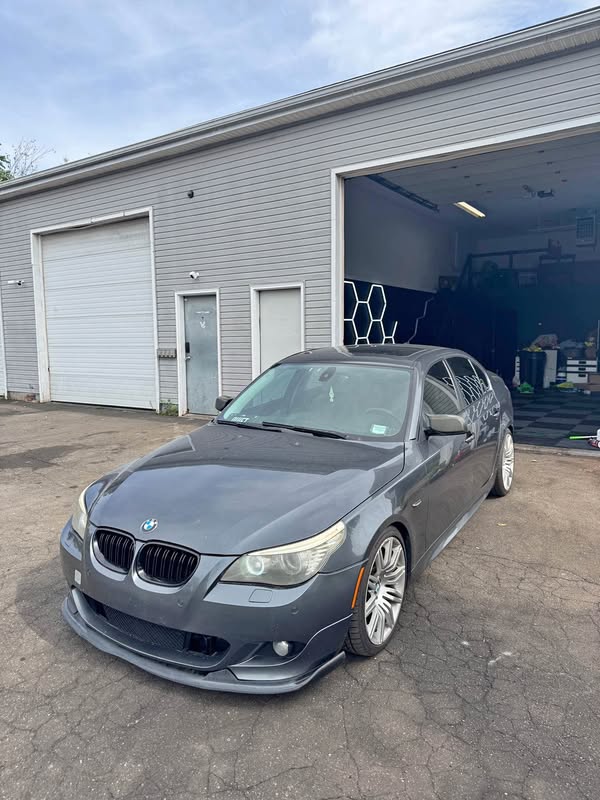 2009 BMW 5 Series - 550i Sedan 4D