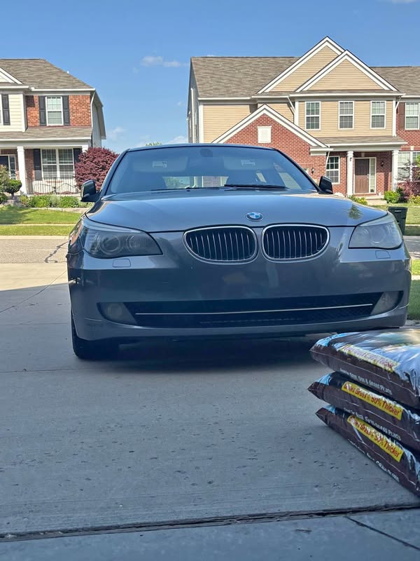 2010 BMW 5 Series - 528xi Sedan 4D