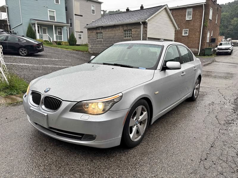 2010 BMW 5 Series - 525xi Sedan 4D