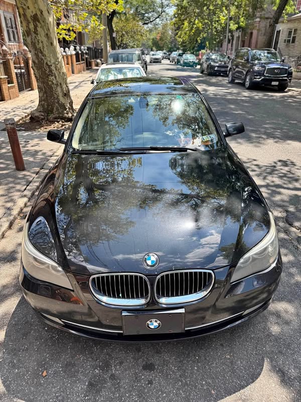 2010 BMW 5 Series - 528xi Sedan 4D