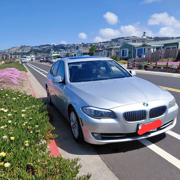 2010 BMW 5 Series - 528i Sedan 4D