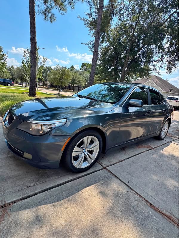 2010 BMW 5 Series - 528i Sedan 4D