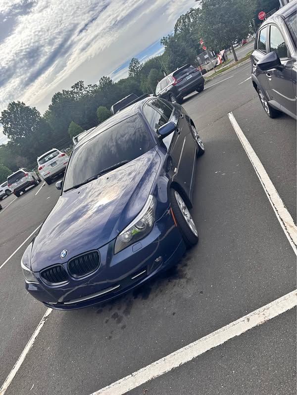 2009 BMW 5 Series - 525xi Sedan 4D