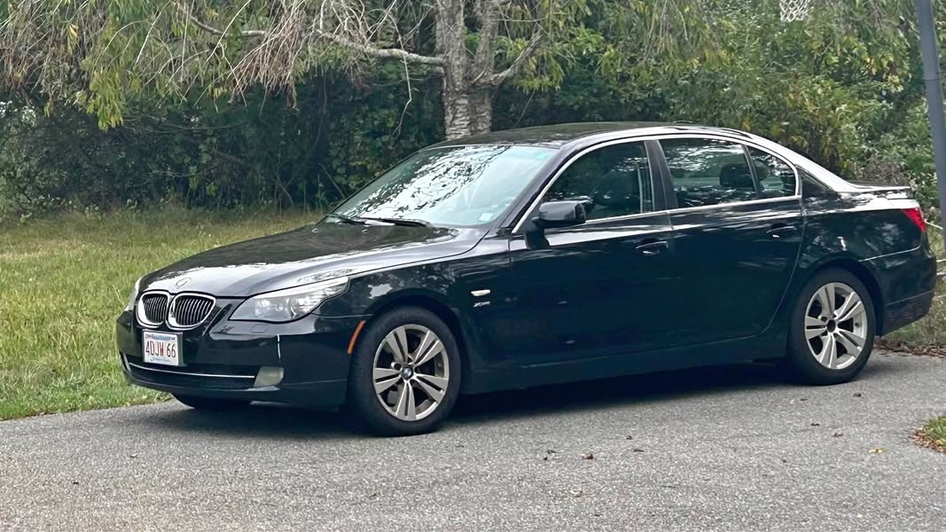 2010 BMW 5 Series - 528i xDrive Sedan 4D