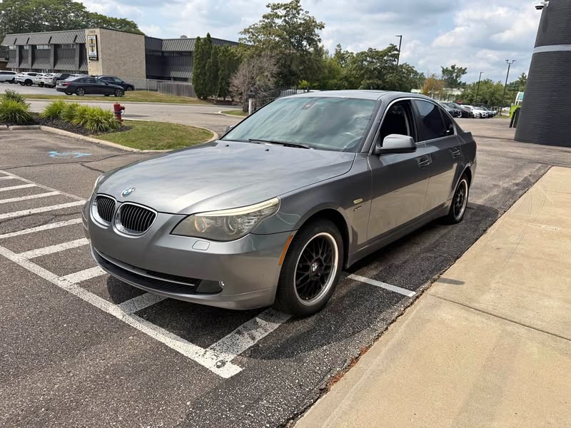 2010 BMW 5 Series - 528i xDrive Sedan 4D