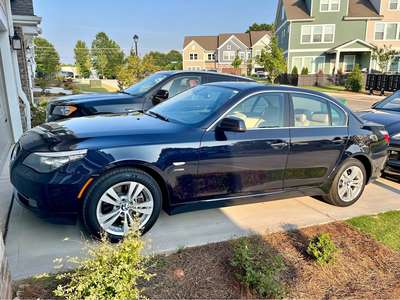 2010 BMW 5 Series - 528i xDrive Sedan 4D