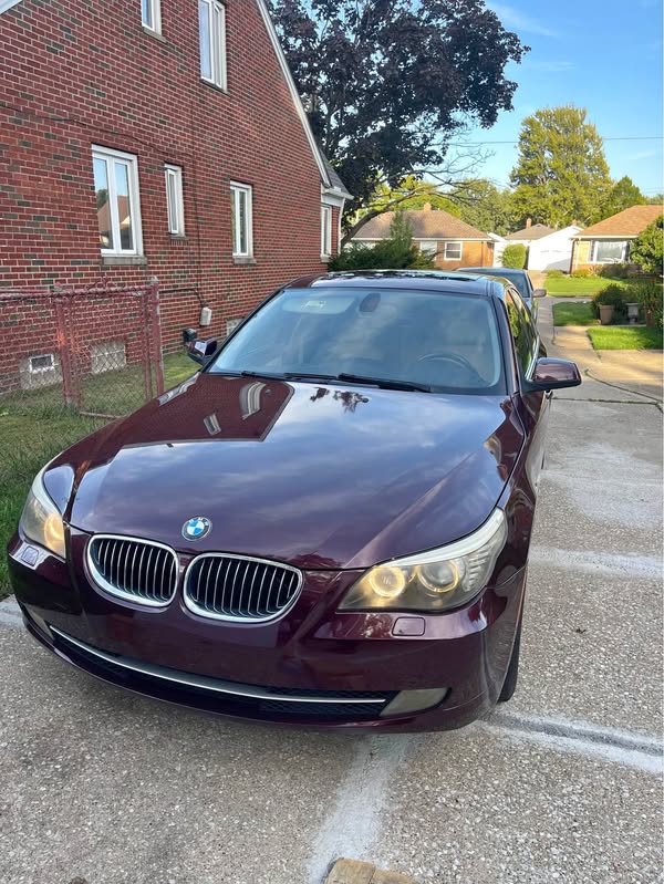 2010 BMW 5 Series - 535i xDrive Sedan 4D