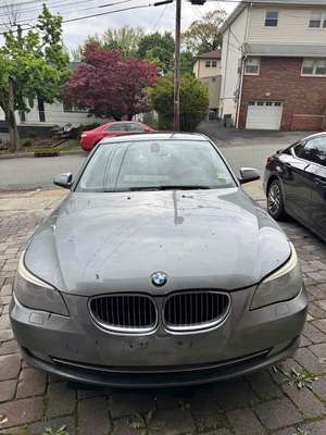 2010 BMW 5 Series - 528xi Sedan 4D