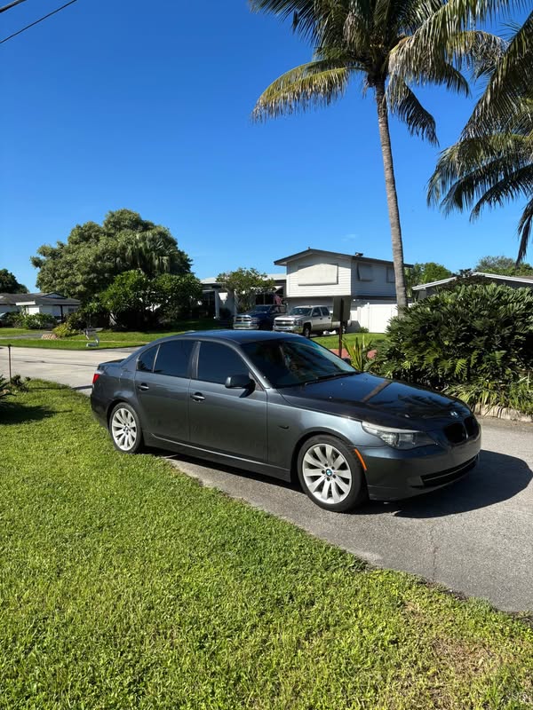 2009 BMW 5 Series - 528i Sedan 4D