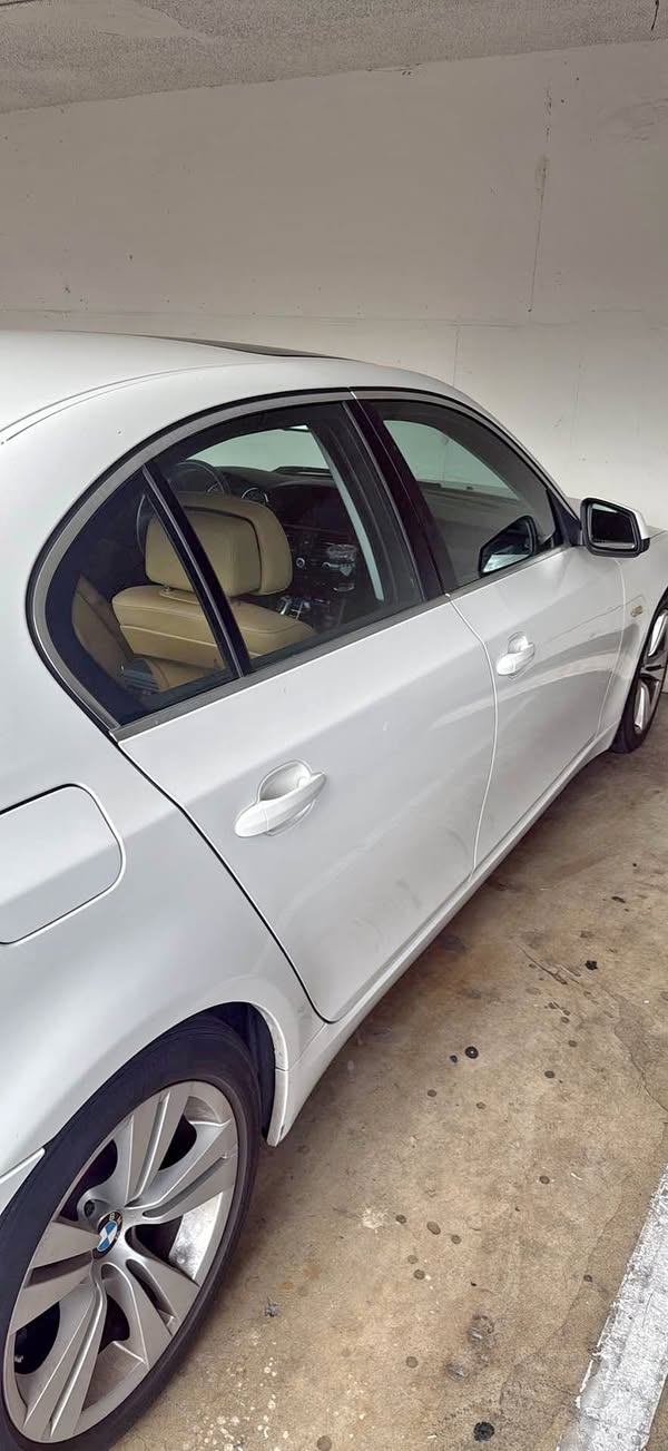 2010 BMW 5 Series - 528i Sedan 4D