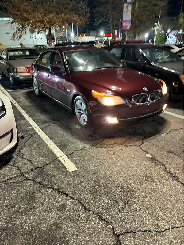 2010 BMW 5 Series - 528i xDrive Sedan 4D