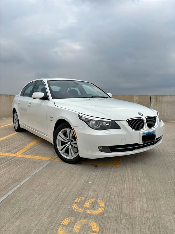 2010 BMW 5 Series - 528i xDrive Sedan 4D