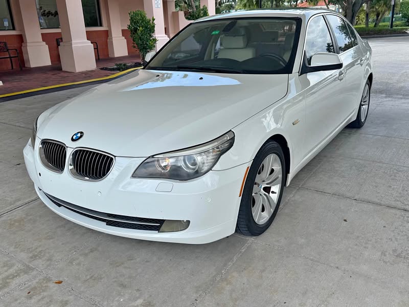 2010 BMW 5 Series - 528i Sedan 4D