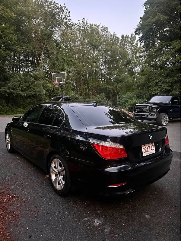 2010 BMW 5 Series - 528xi Sedan 4D