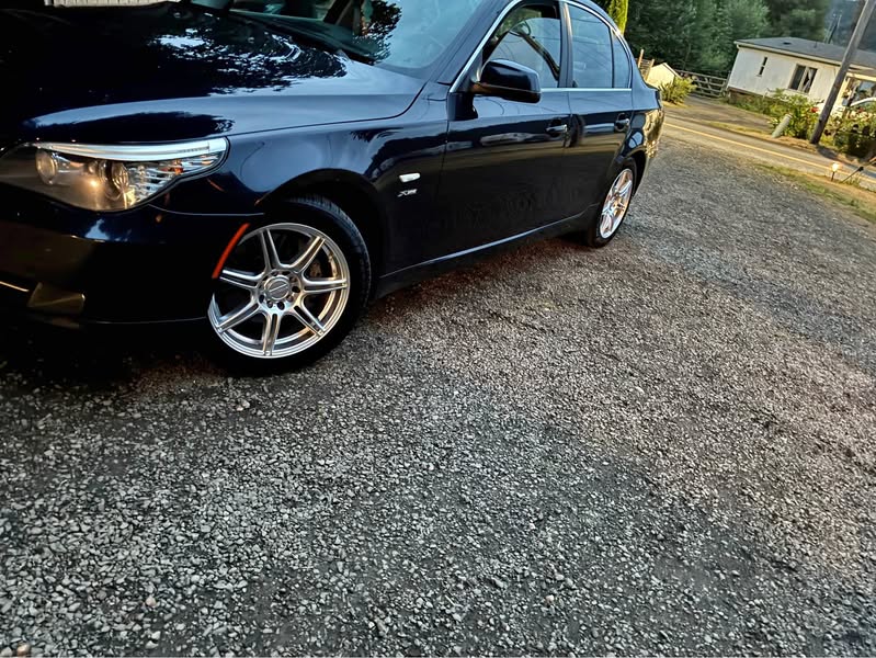 2010 BMW 5 Series - 528i xDrive Sedan 4D