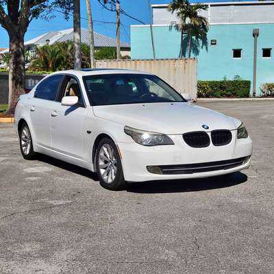 2010 BMW 5 Series - 528xi Sedan 4D