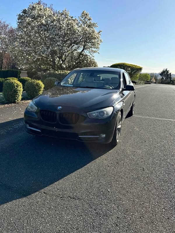 2010 BMW 5 Series - 550i Gran Turismo xDrive Sedan 4D