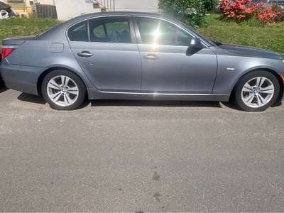 2010 BMW 5 Series - 525xi Sedan 4D