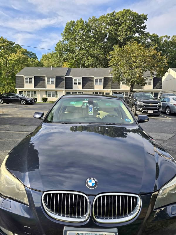 2010 BMW 5 Series - 528xi Sedan 4D