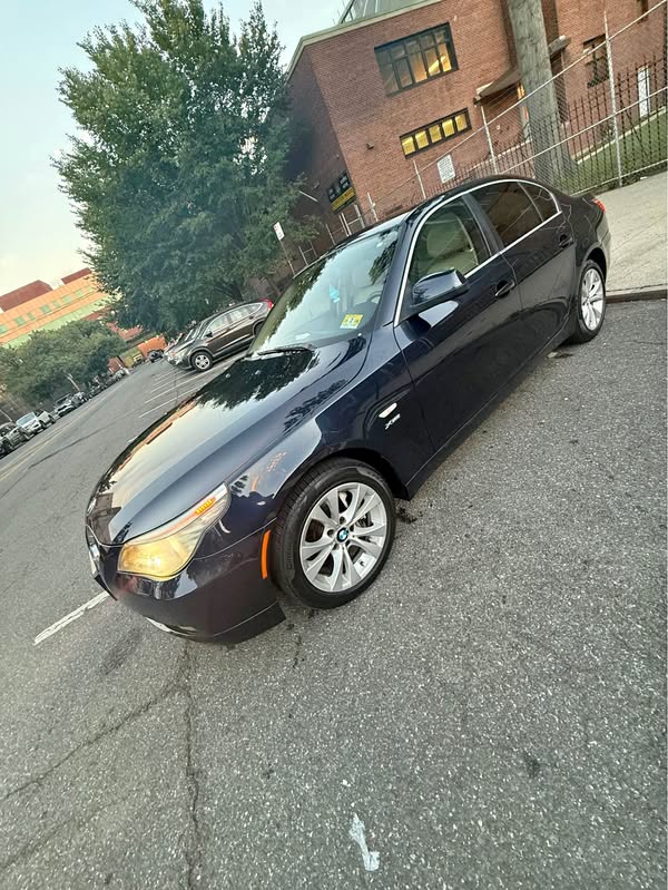 2010 BMW 5 Series - 535i xDrive Sedan 4D
