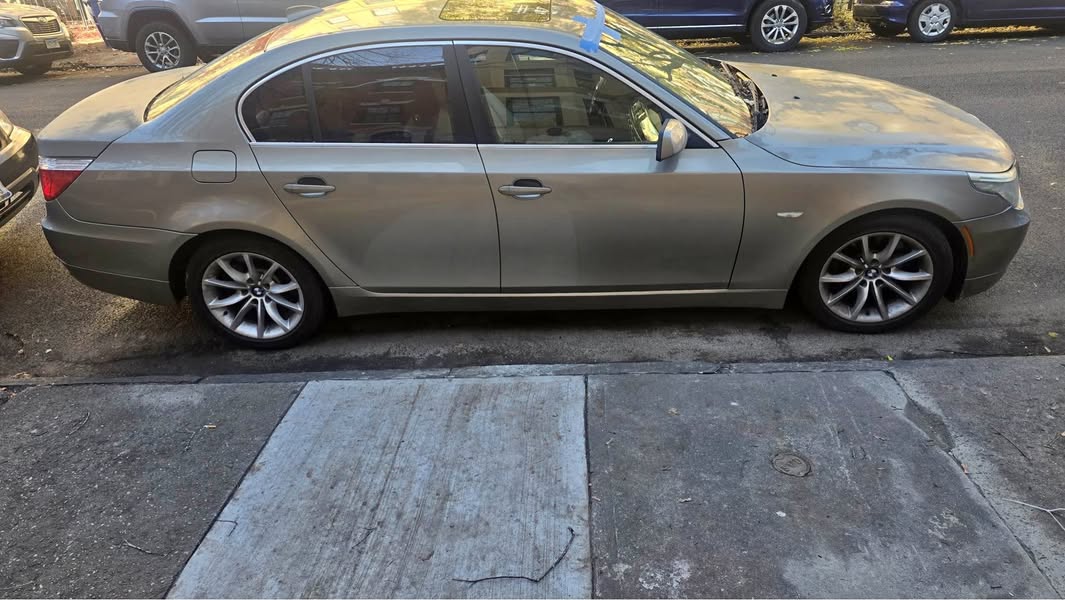 2008 BMW 5 Series - 550i Sedan 4D