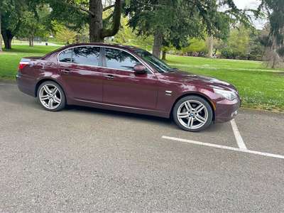 2010 BMW 5 Series - 528i xDrive Sedan 4D