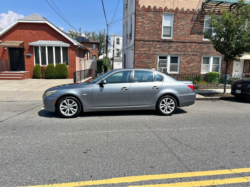2010 BMW 5 Series - 535i xDrive Sedan 4D